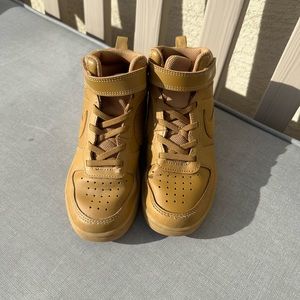 Boys Nike tan sneakers